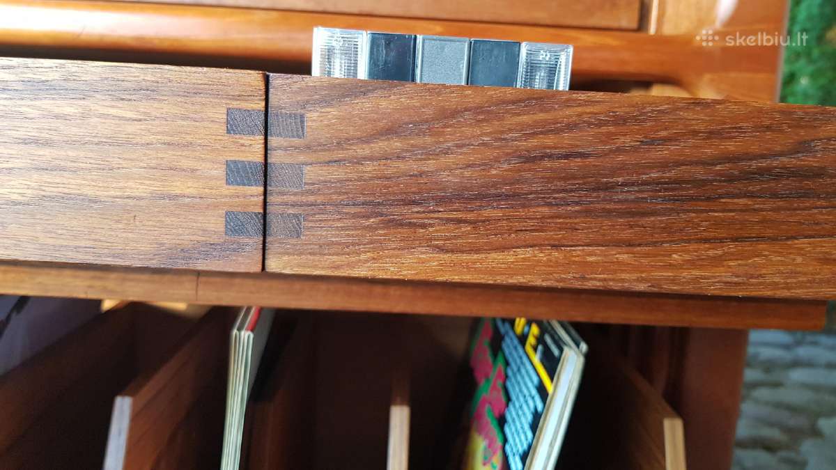 Vintažinė mid century tikmedžio masyvo spintelė - nuotraukos Nr. 9