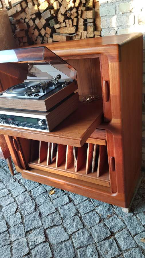 Vintažinė mid century tikmedžio masyvo spintelė - nuotraukos Nr. 12