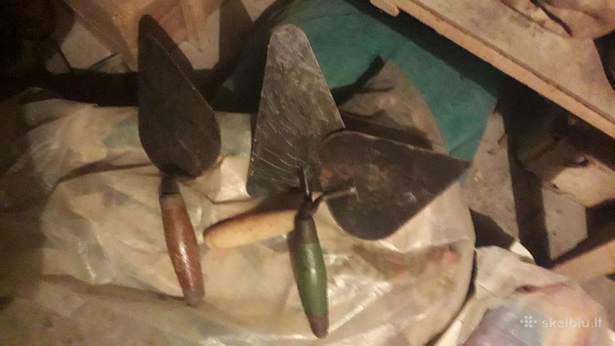 Mūrin-ko, tinkuotojo kelnės ir tinkuotojo samtelis