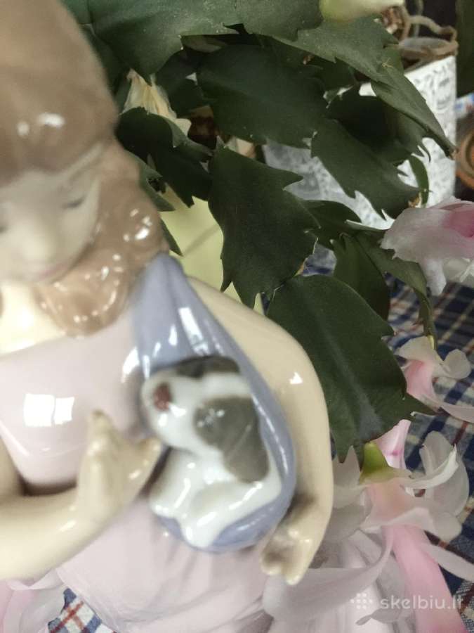 Porcelianinė mergaitė su šuniuku - nuotraukos Nr. 3
