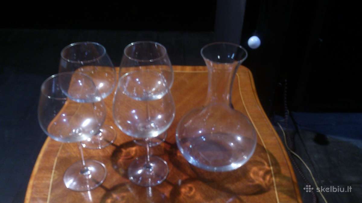 Taures,degustacijai su grafinu,4+1,20e.