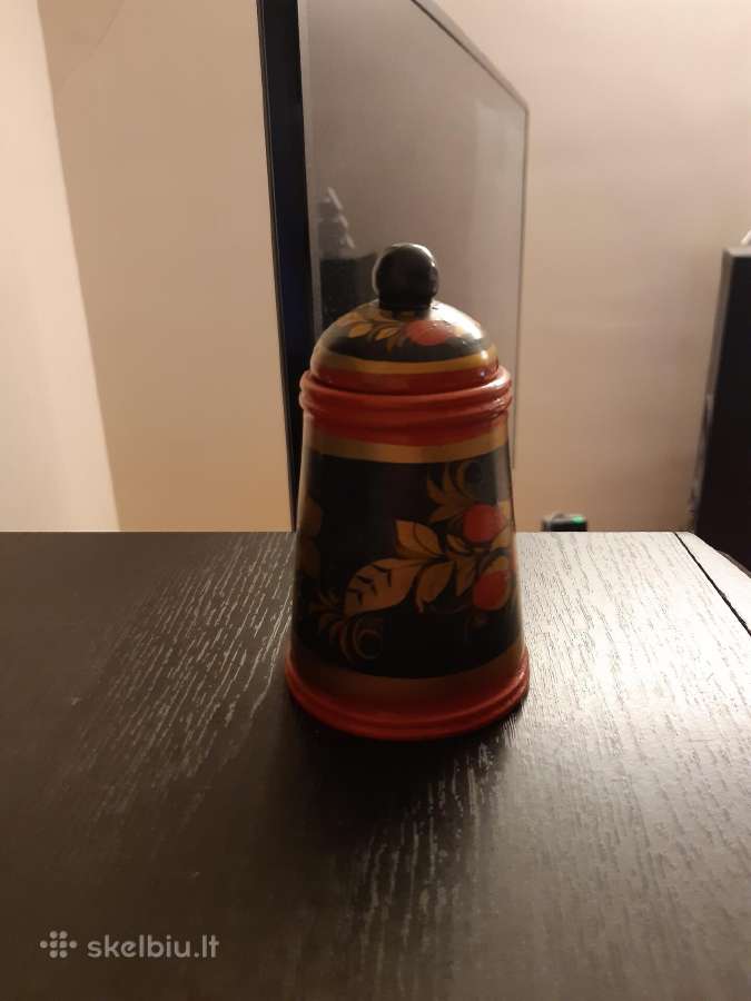 Tarybinių laikų medinė dėžutė