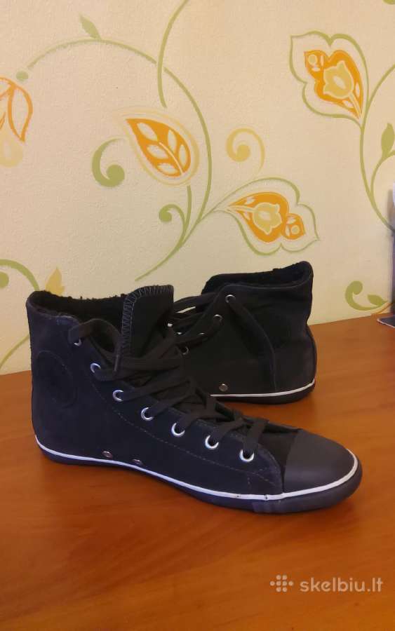 Nauji naturalios odos Converse batai su kailiu