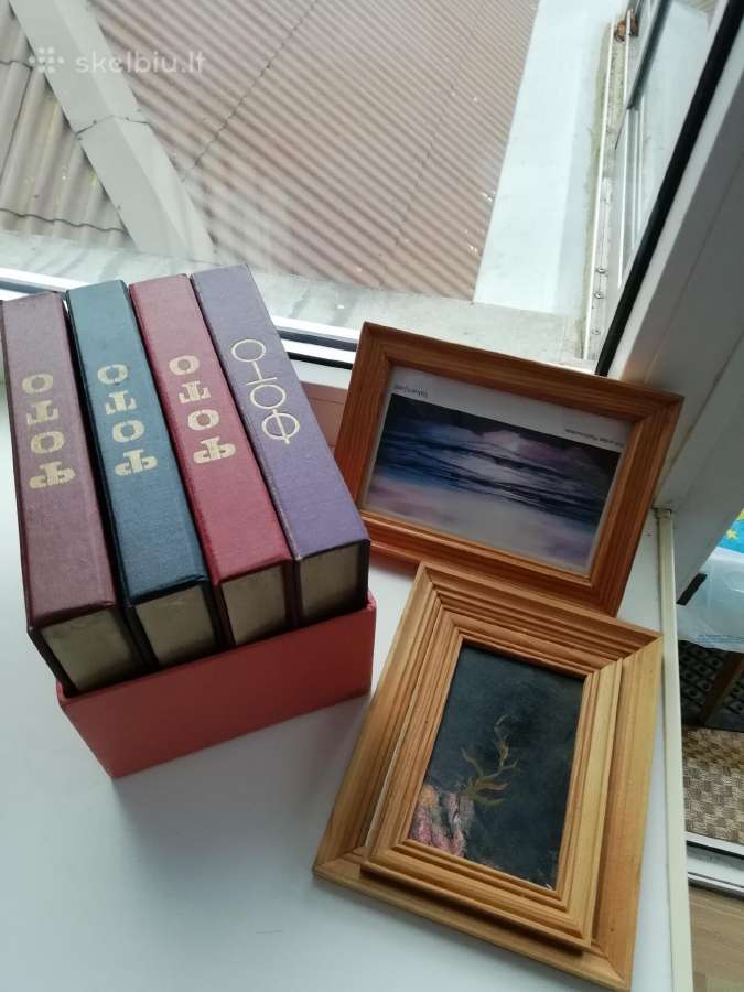 Foto albumai nuotraukoms ir rėmeliai.