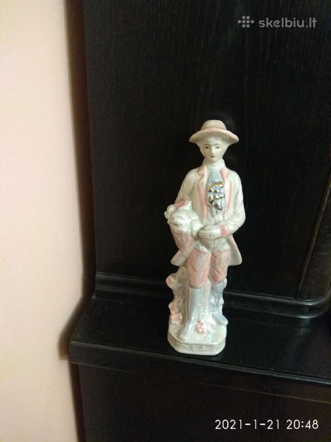 Parduodu vintazine porcelainine statulele