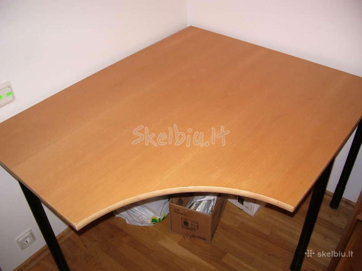 Švediški firmos 'Kinnarps' stalai