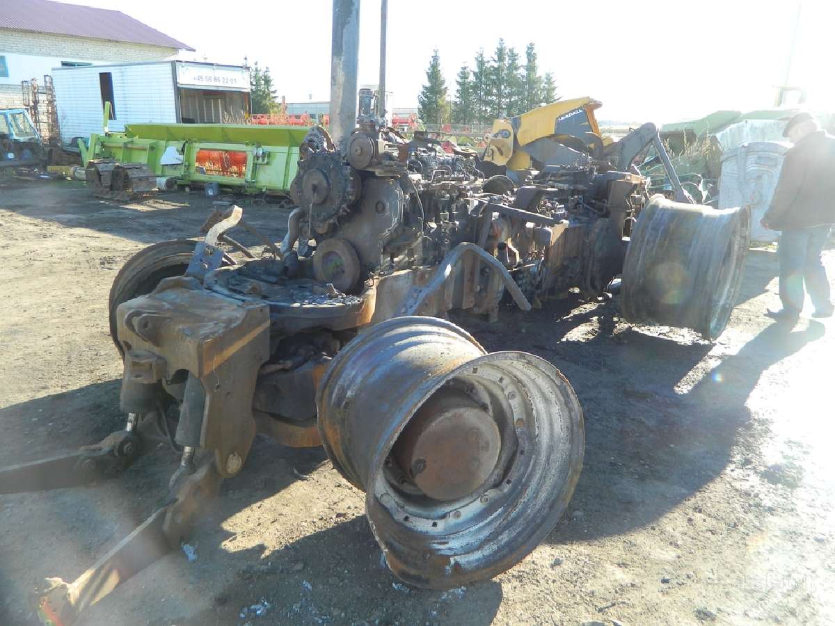 Naujai parvežtas New Holland T8050 ardomas dalimis