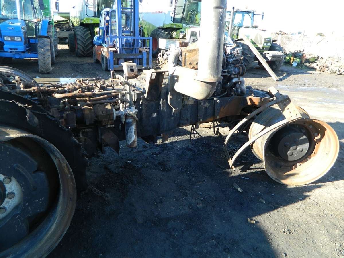 Naujai parvežtas New Holland T8050 ardomas dalimis - nuotraukos Nr. 3