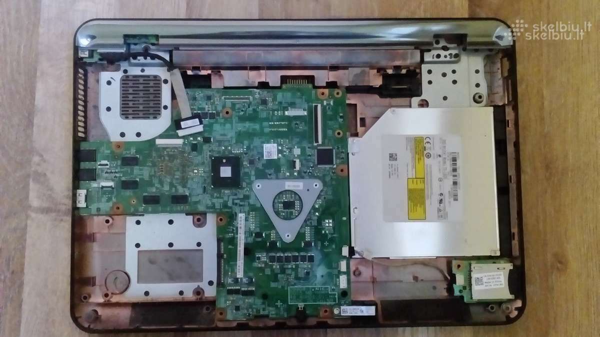 Nešiojamas kompiuteris Dell Inspiron N5010 dalimis