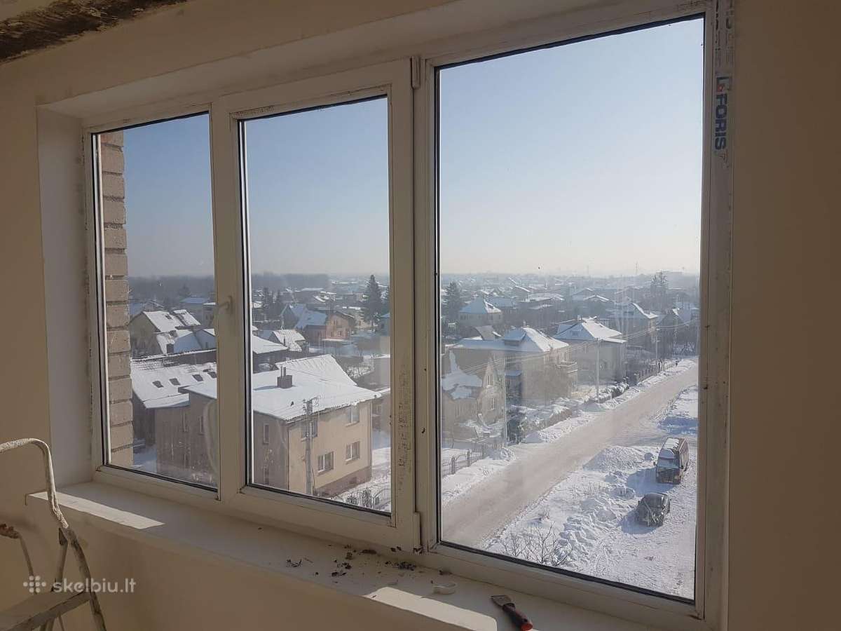Plastikiniu, Aliuminiu langu, duru dazymas Objekte - nuotraukos Nr. 10