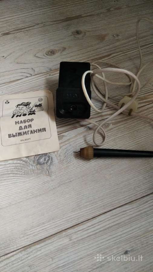 Piešinių išdeginimo medienoje aparatas