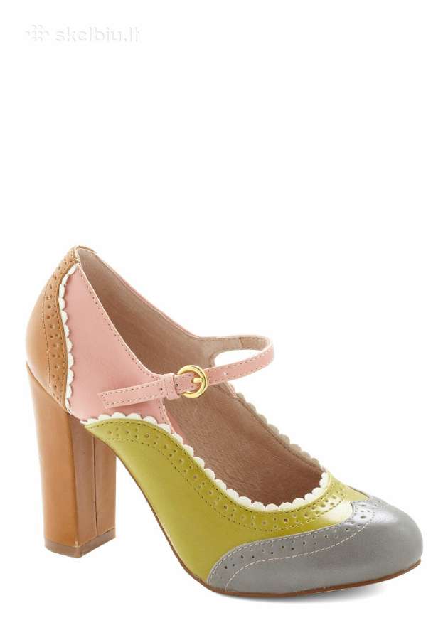 Chelsea-crew-primed-to-parade-heel-in-grey-multico