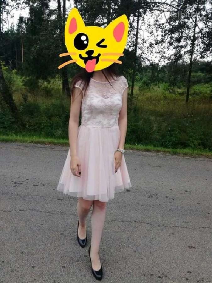 Keletą valandų vilkėta puošni,kreminė suknelė