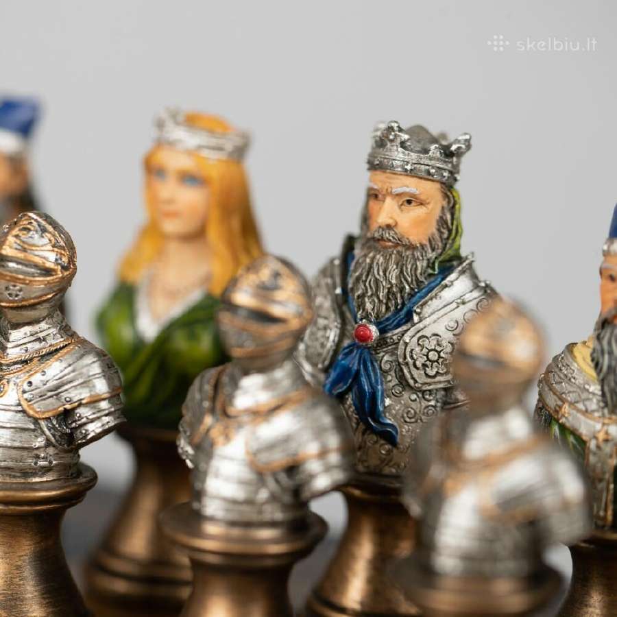 Viduramžiai: rankomis spalvinti šachmatai su lenta - nuotraukos Nr. 2