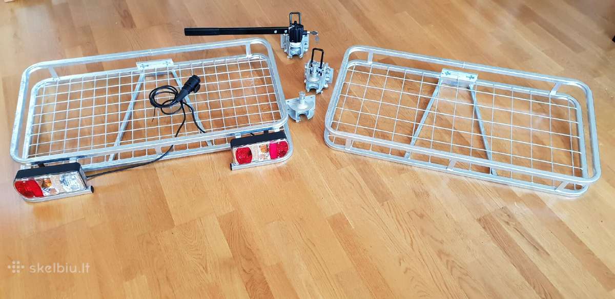 Krovininė platforma su sukabintuvu ant automobilio