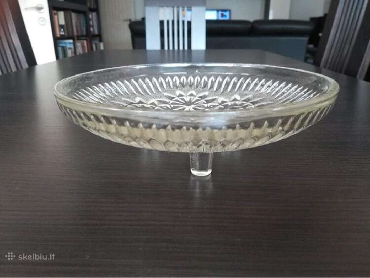 Vintažinė lėkštė ant kojelių
