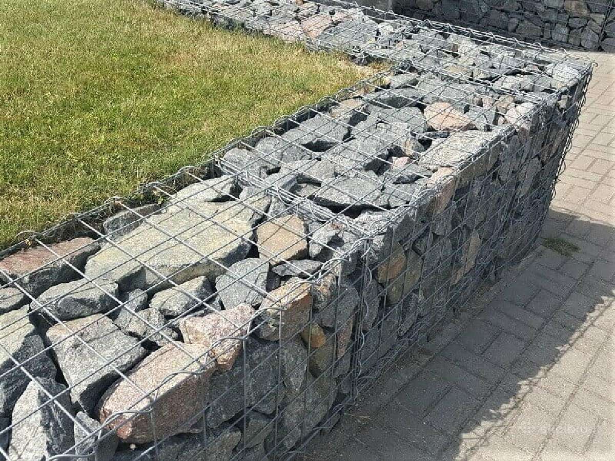 Ieškomi darbininkai prie akmenų-gabionų Švedijoje