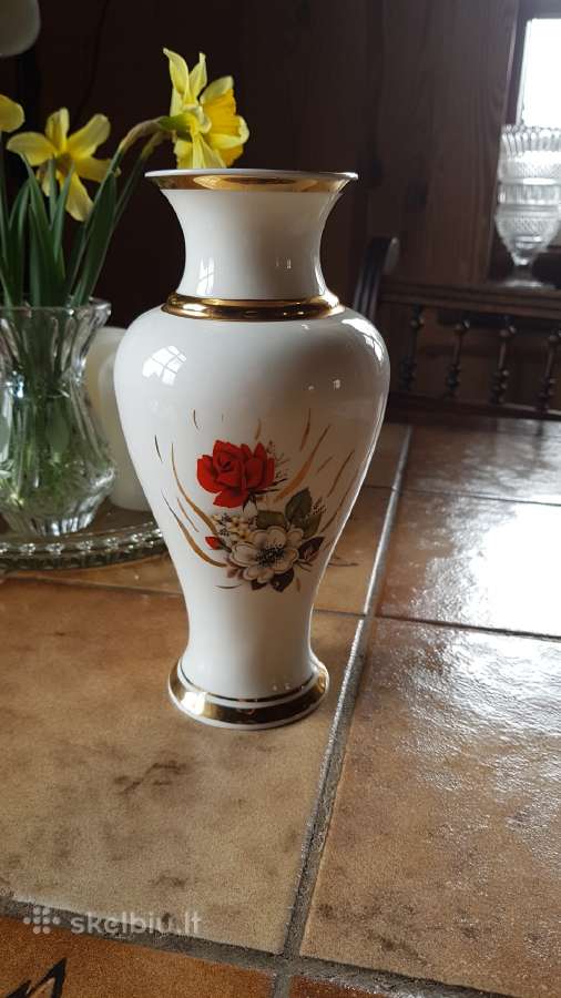 Senovinė porcelianinė vaza.22cm.