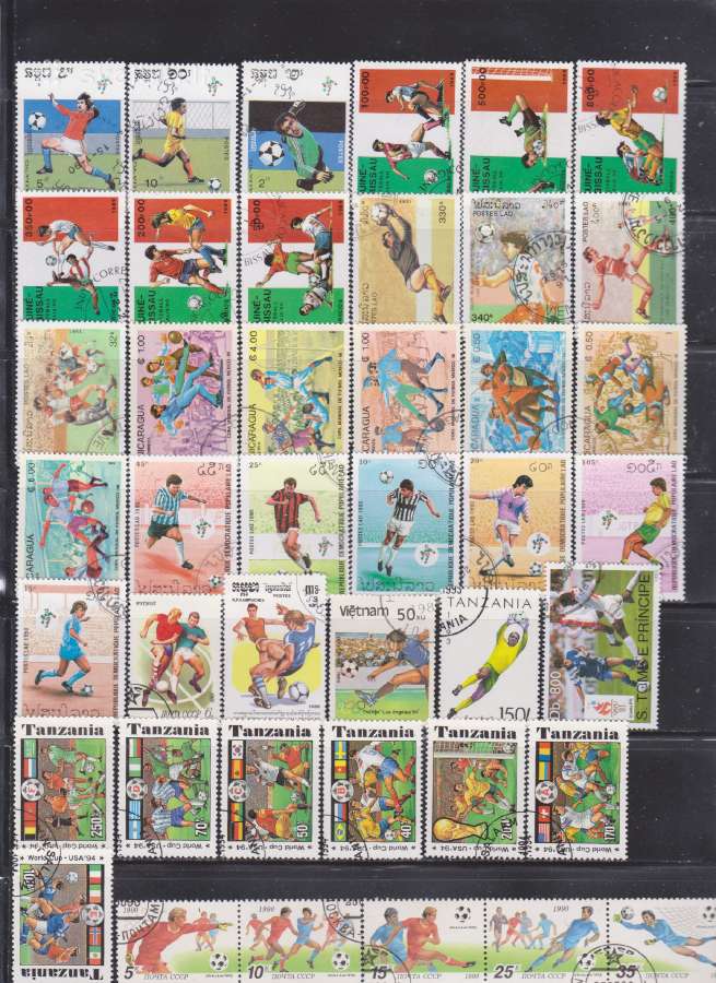 Antspauduoti pašto ženklai "Futbolas". - nuotraukos Nr. 2