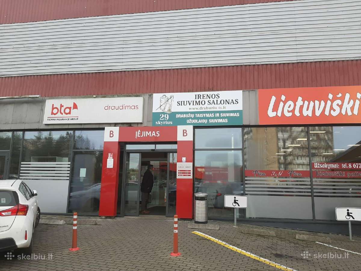 Kvalifikuota siuvėja drabužių taisymui