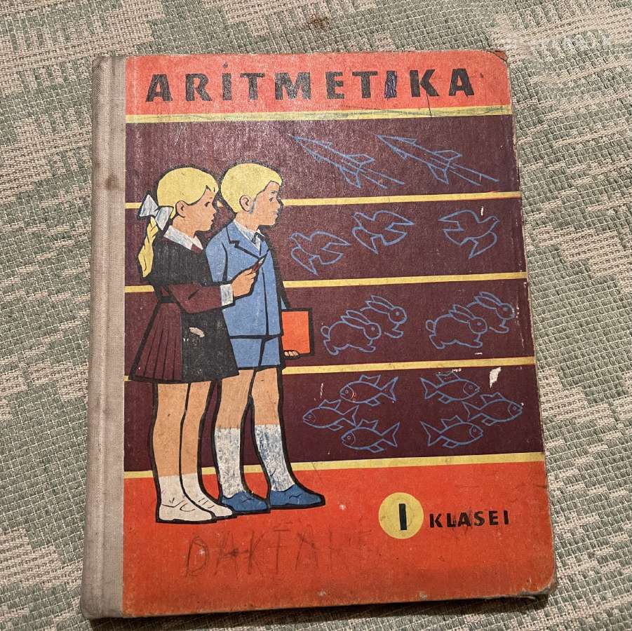Seni mokykliniai vadovėliai