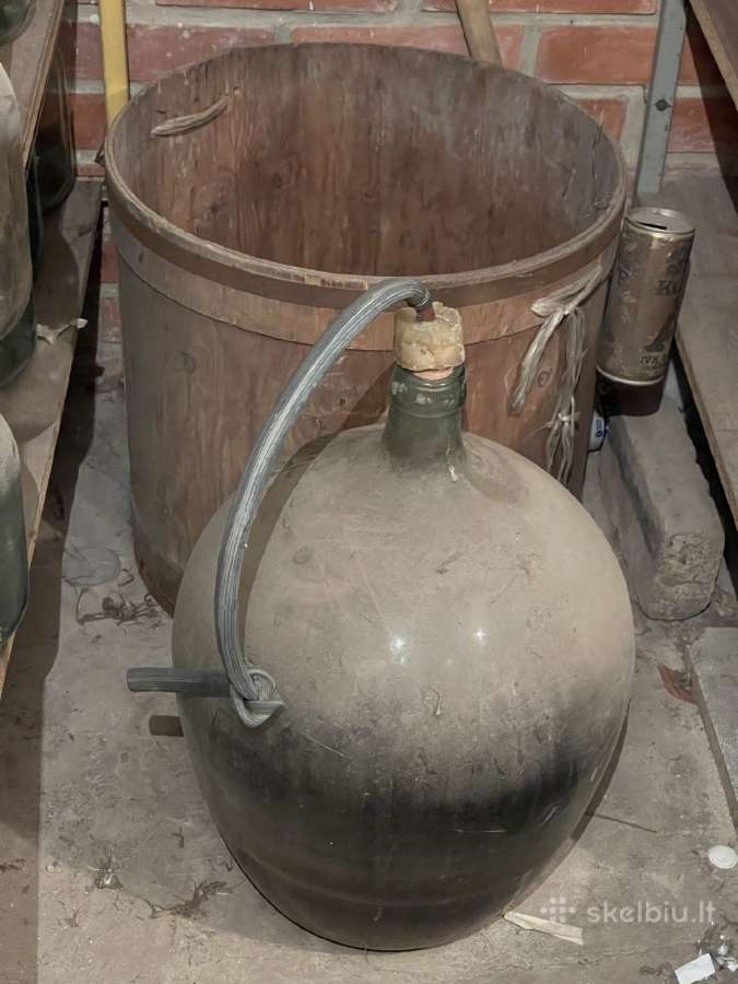 Vintažinis butelis vynui gaminti
