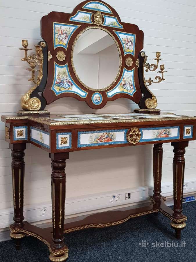 Senovine Konsole Sevres stilius .