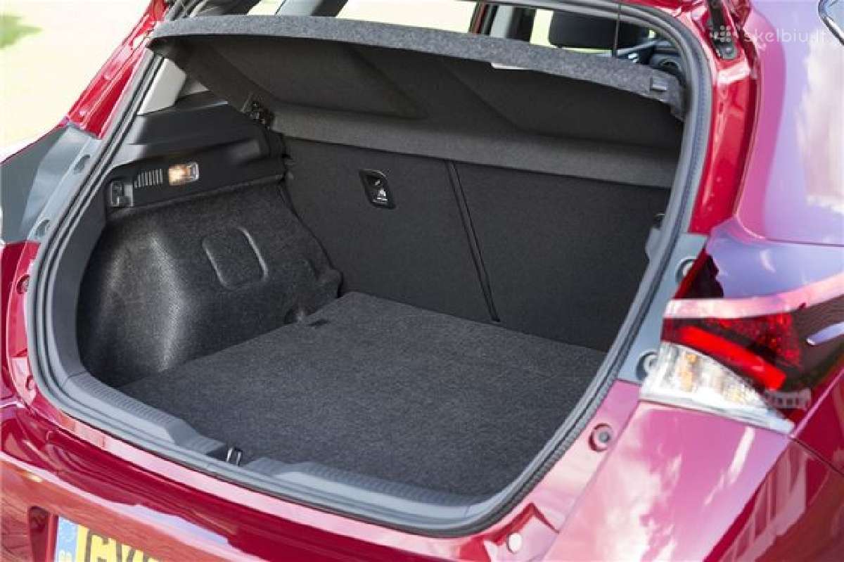 Toyota Auris bagažinės dugno viršutinė lentyna