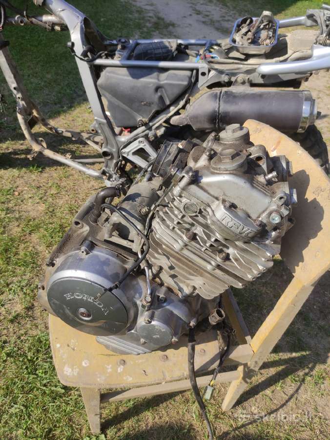 Nx650 variklis dalimis 1996m