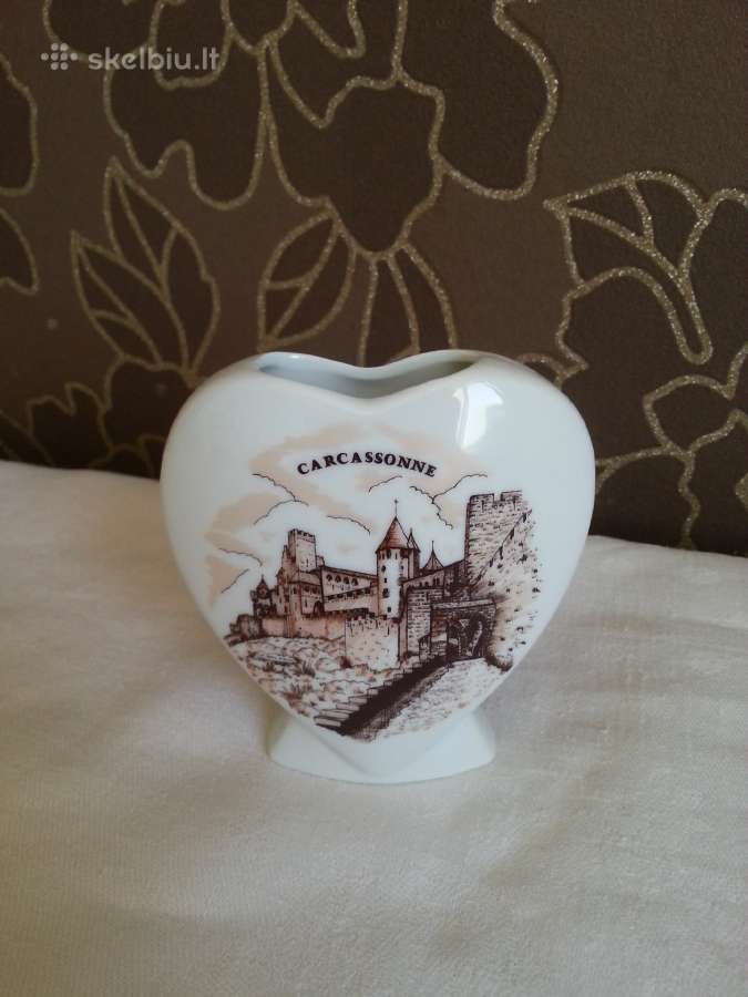 Porceleninė vaza.