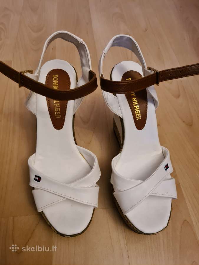 Akcija! Basutės Tommy Hilfiger!