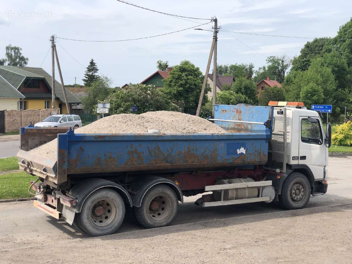 Zvyras smelis skalda juodzemis atsijos akmenukai - nuotraukos Nr. 11