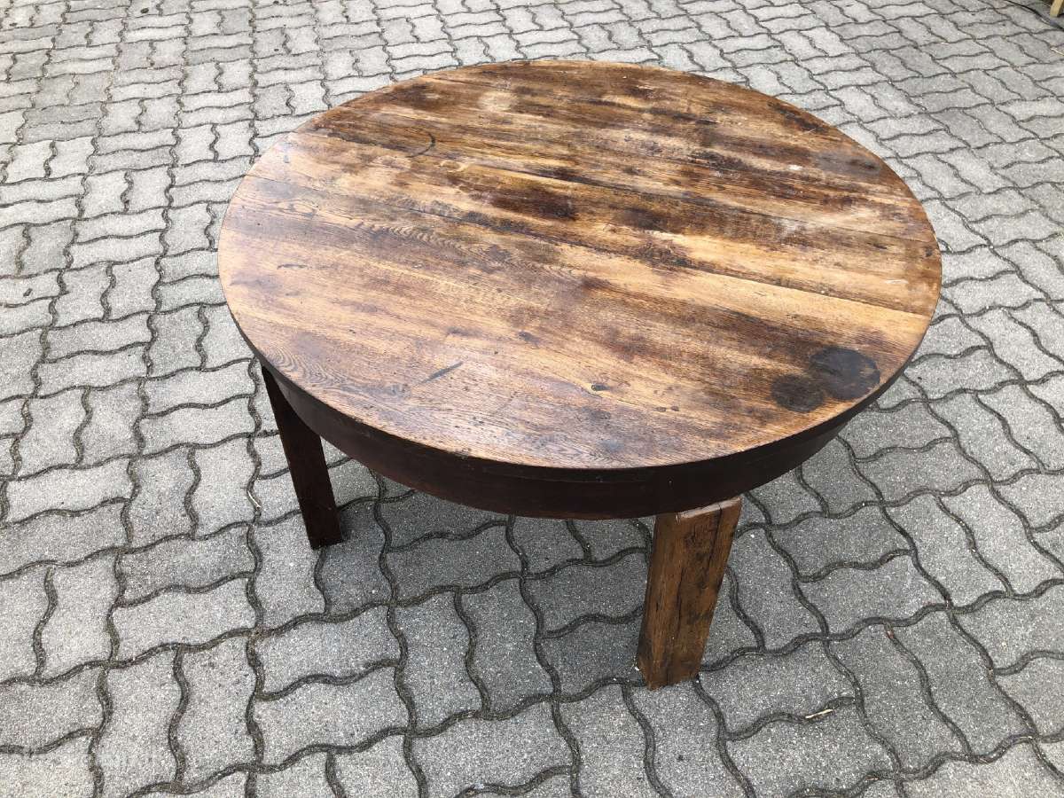 Autentiškas Smetonos laikų medžio masyvo stalas.