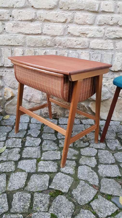 Vintažinis mid century tikmedžio staliukas
