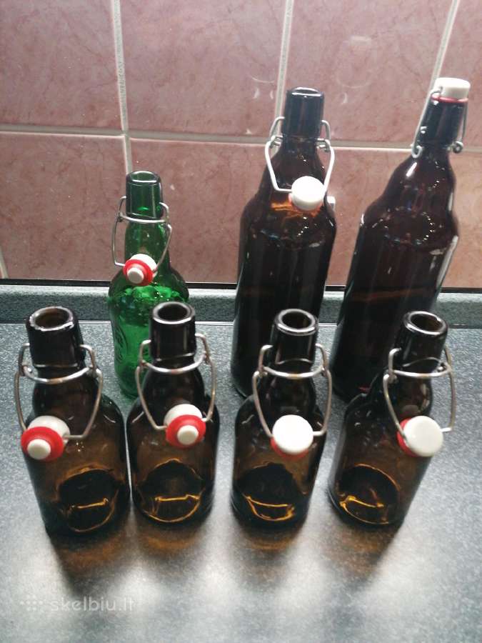 Rudo stiklo buteliai su kamščiais