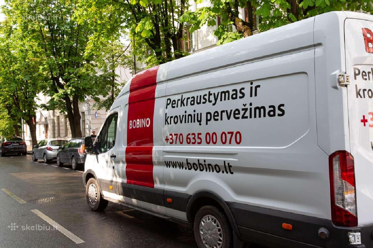 Perkraustytojas - vairuotojas. Kaune