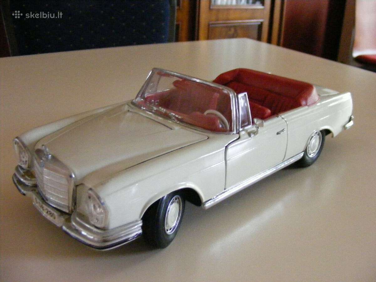 Mercedes 280 Se modelis 1:18 atsidaro dalys