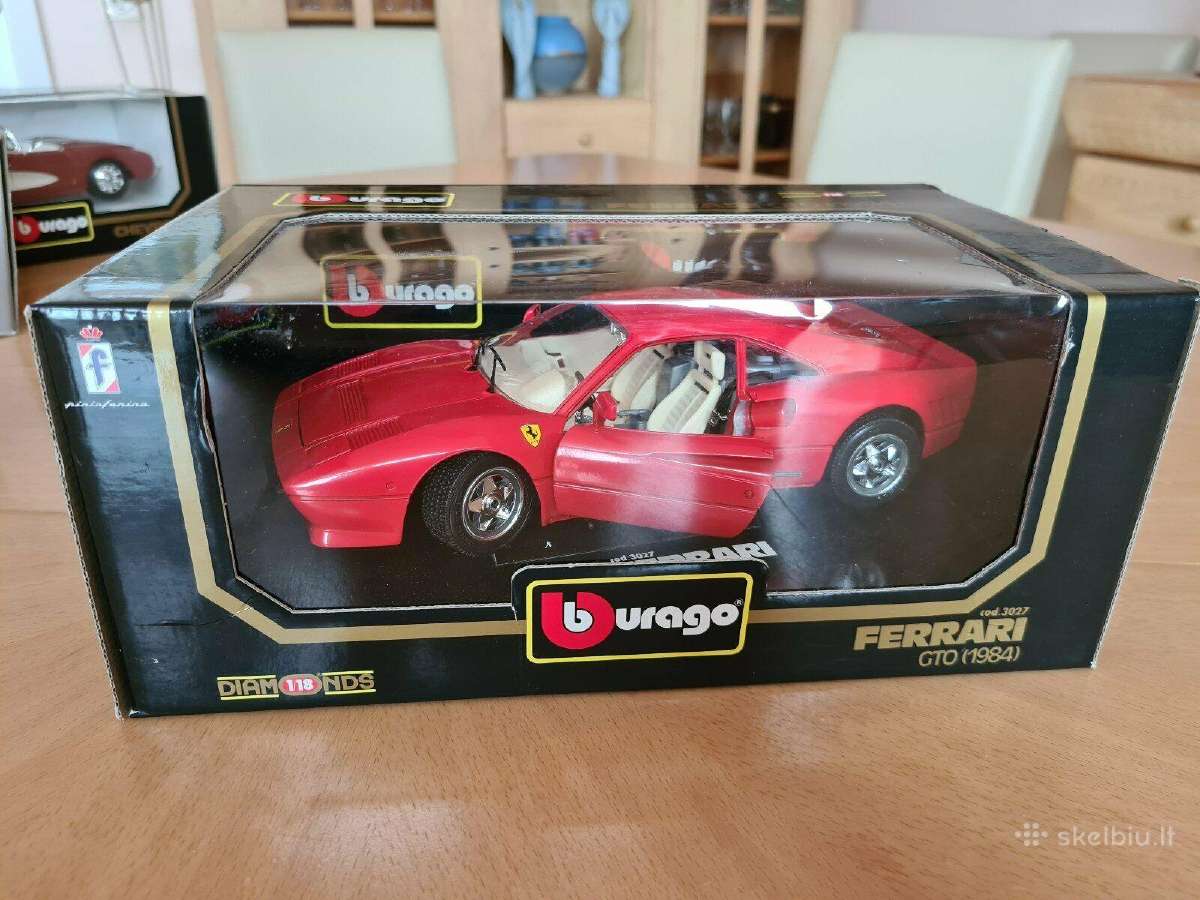 Modeliai nauji dežutėse 1:18 Ferrari Chevrolet - nuotraukos Nr. 3