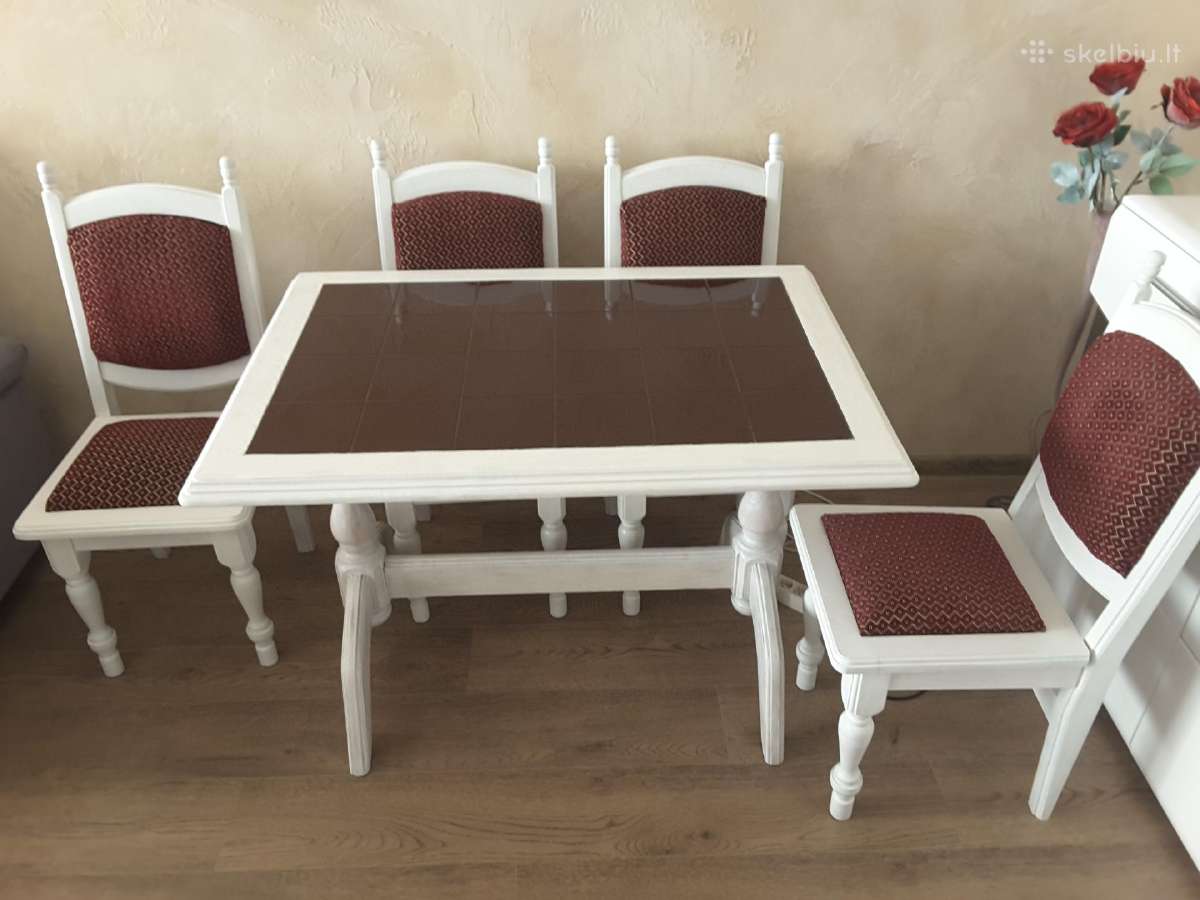 Uosio masyvo kedes 4 vnt. Ir pietu stalas.