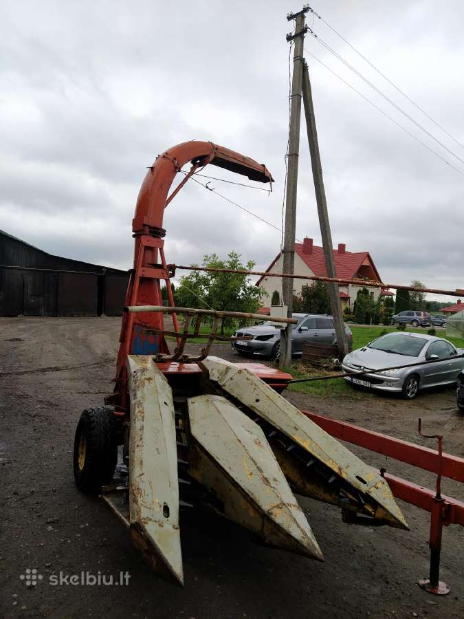 New Holland kukurūzo smulkintuvas