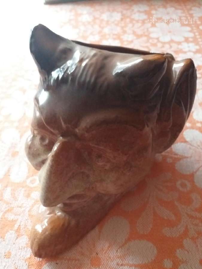 Peleninė : velnio galva