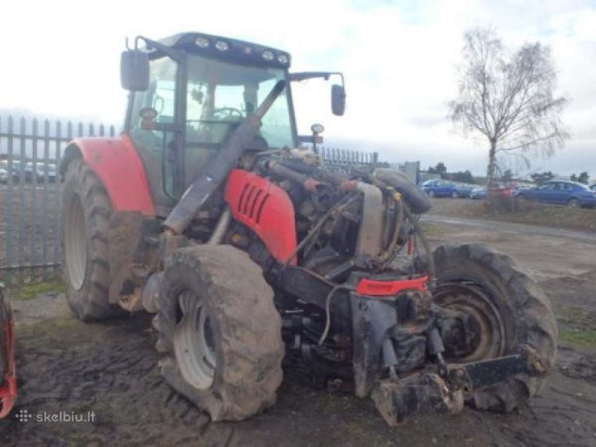 Massey Ferguson dalys iš laužynų