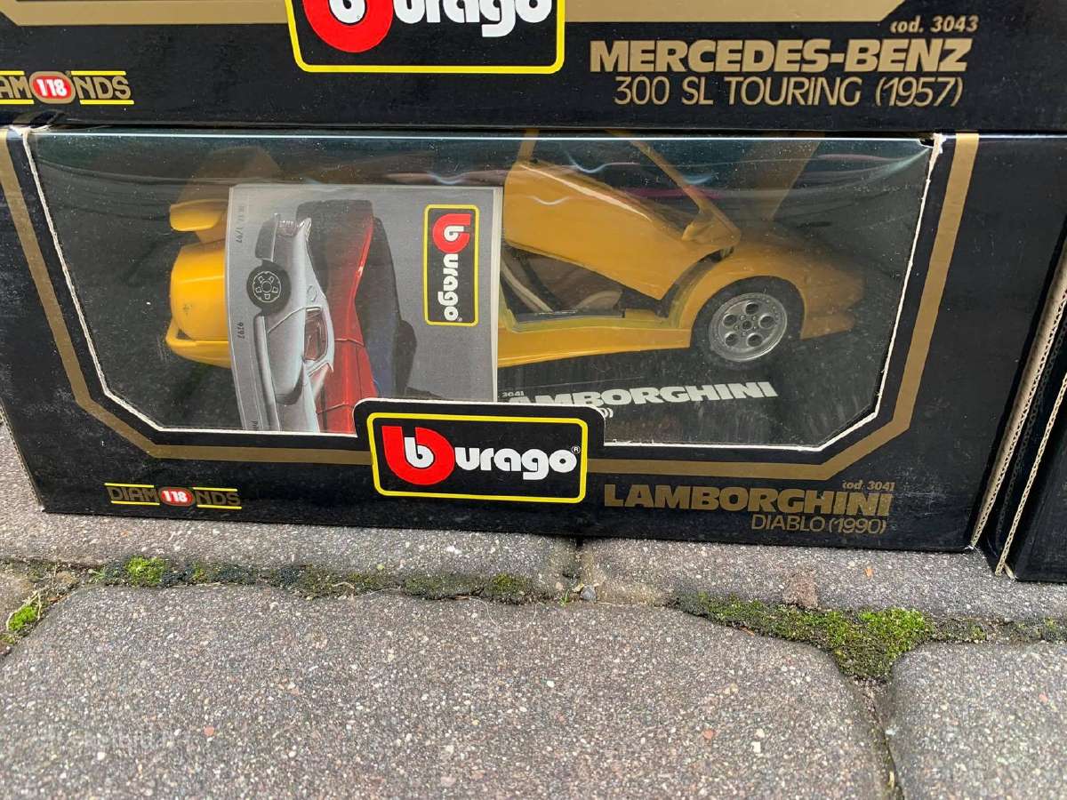 Modeliai nauji dežutėse 1:18 Ferrari Mercedes Benz - nuotraukos Nr. 6