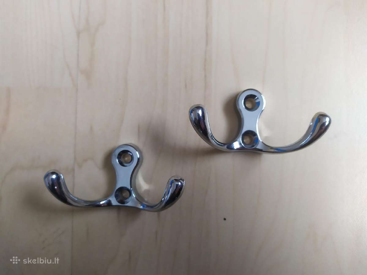2 metalinės pakabos/kabliukai