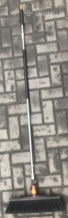 Fiskars trinkelių šluota