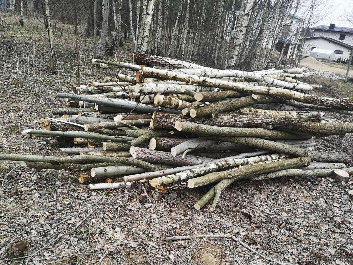 Perkame malkas rąsteliais,kitą medieną