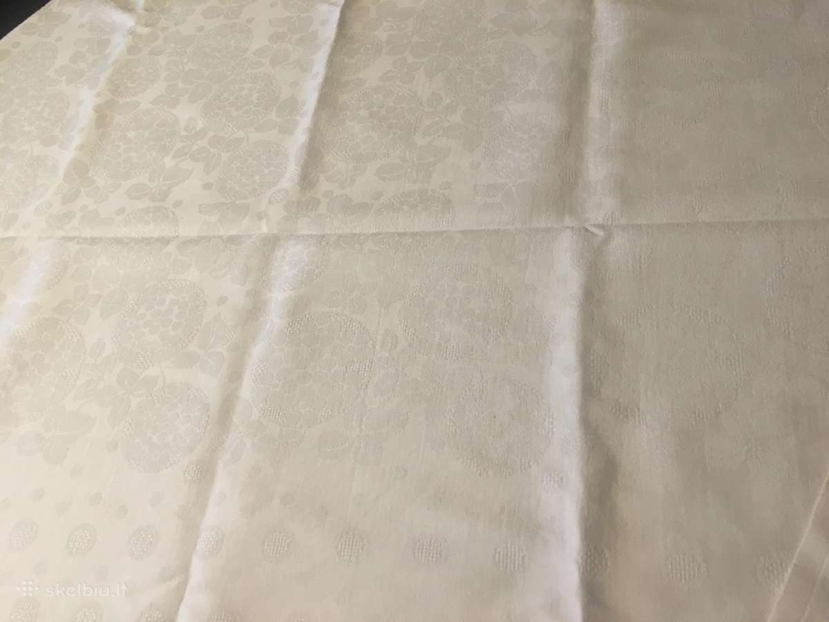Balta lininė staltiesė