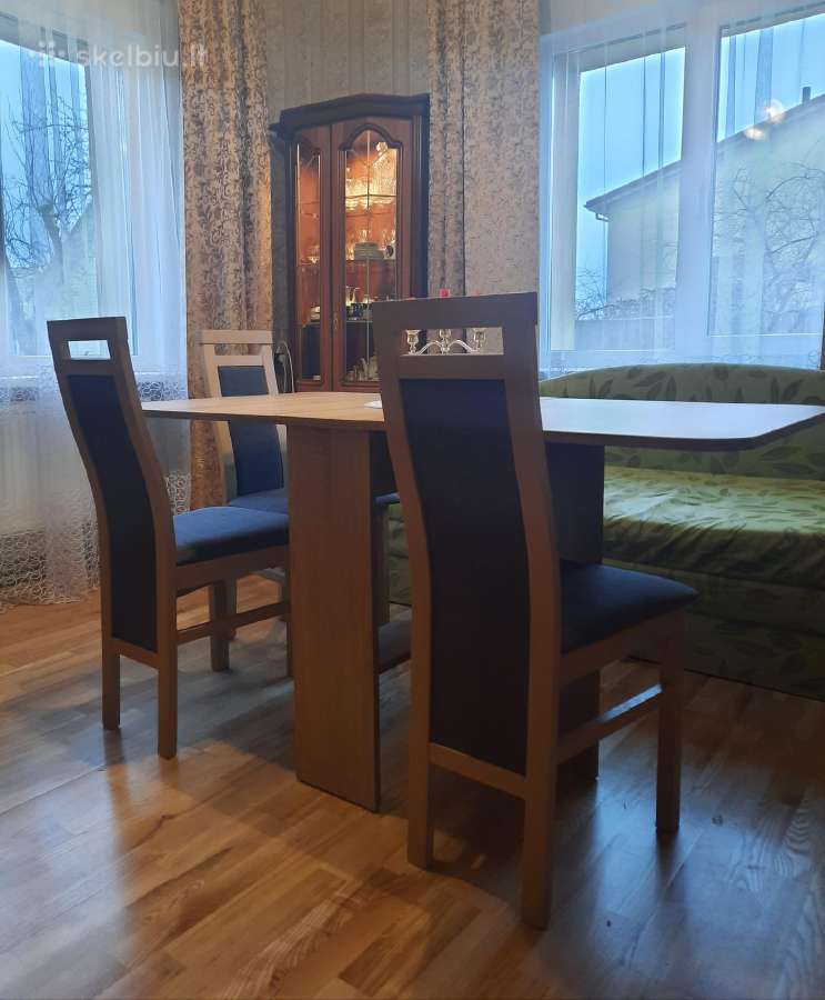 Pietų stalas ir kėdės