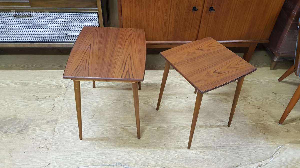 Vintažinių mid century tikmedžio staliukų trio - nuotraukos Nr. 9