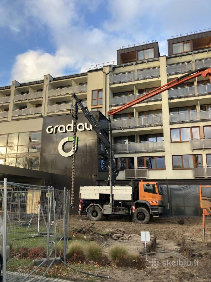 **Cfa Polių Gręžimas: Ratine ir Vikšrine technika.